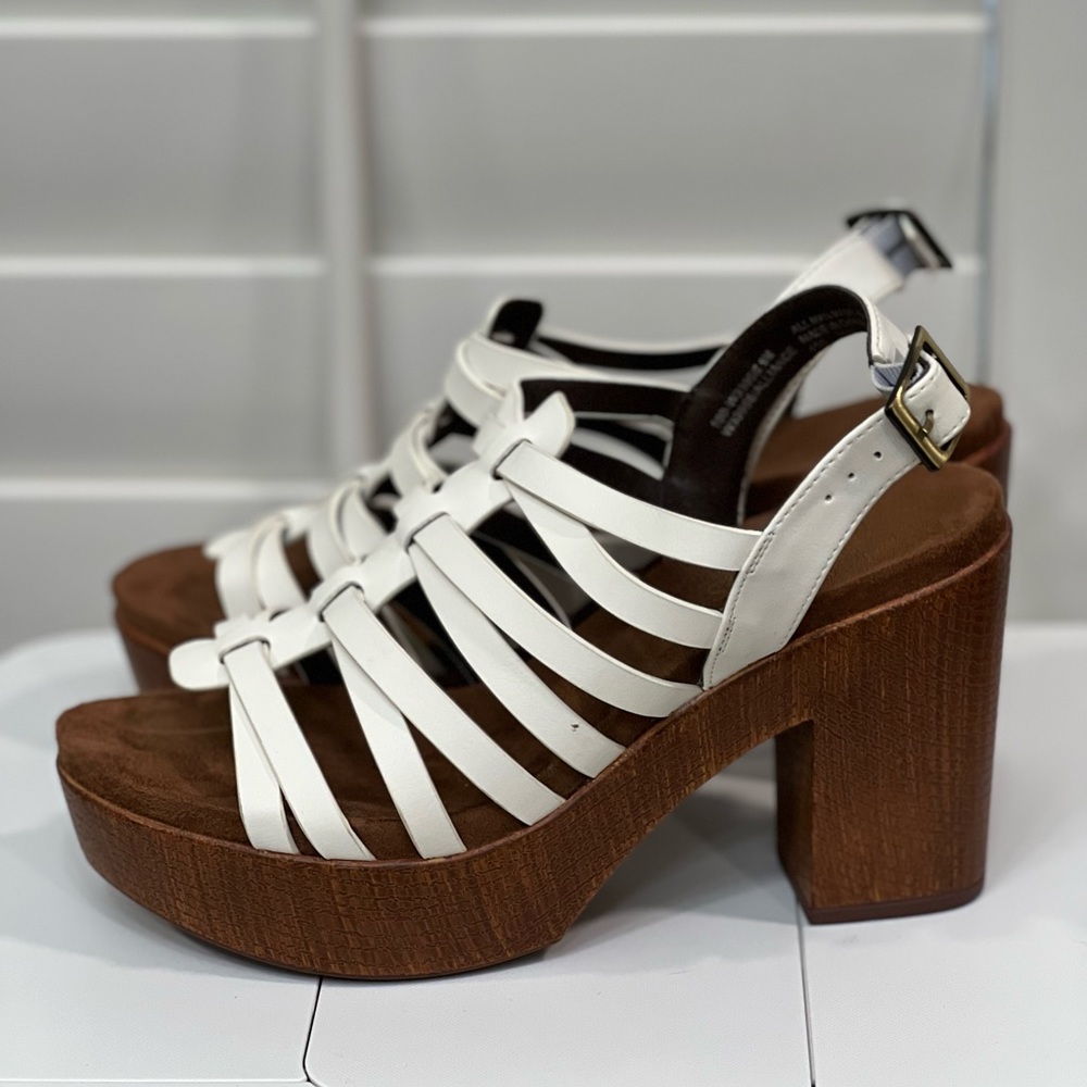 EUC, White Mountain White Strap Cork Platform Style Wedge Sz 9